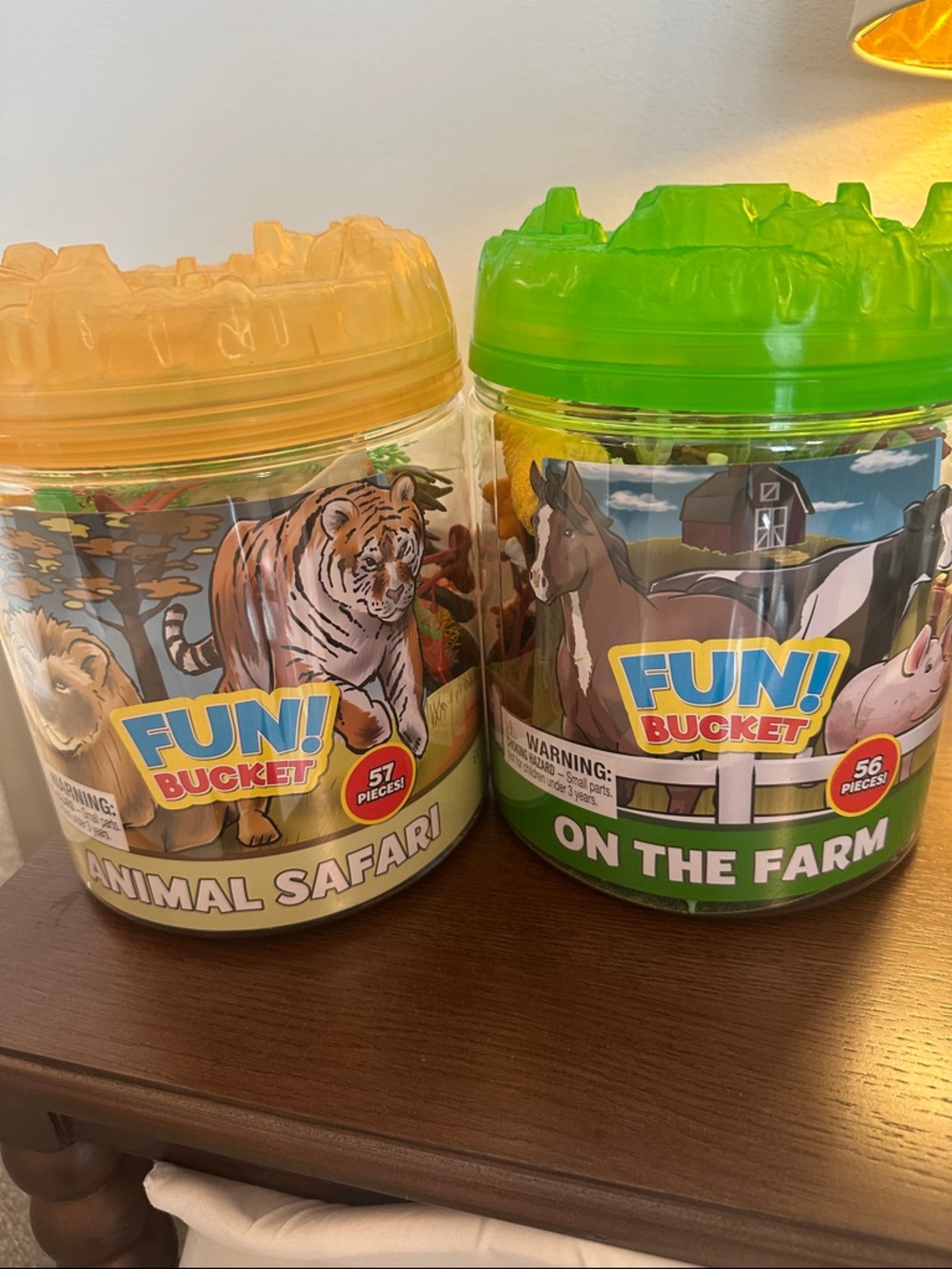 Sunny Days Fun! Buckets On the Farm and Animal Safari